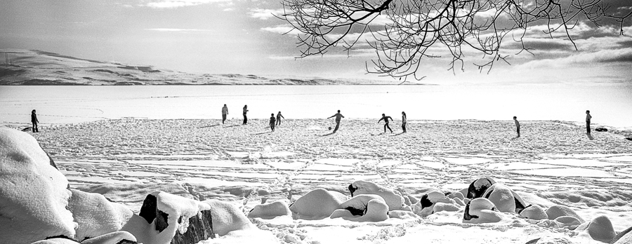 Playing on a Frozen Lake