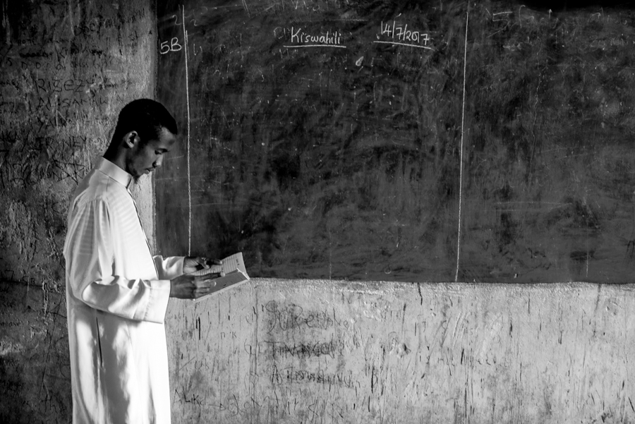 SCHOOLING IN A REFUGEE CAMP, DADAAB