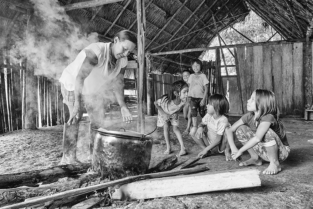 cooking lunch in amazon jungle