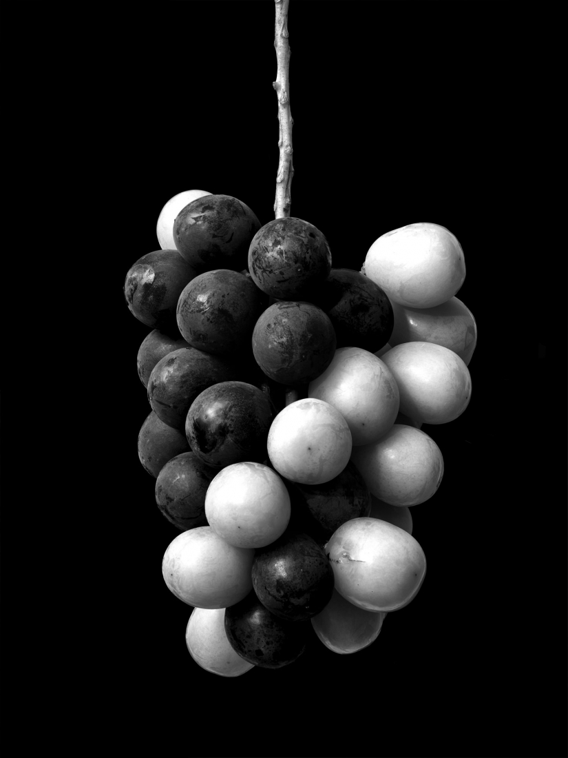 Black & White Grapes