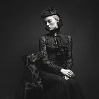 Wycisk-Claudia_widow with her dog
